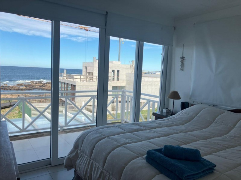 Excelente Penthouse reciclado primera linea frente al mar en Montoya